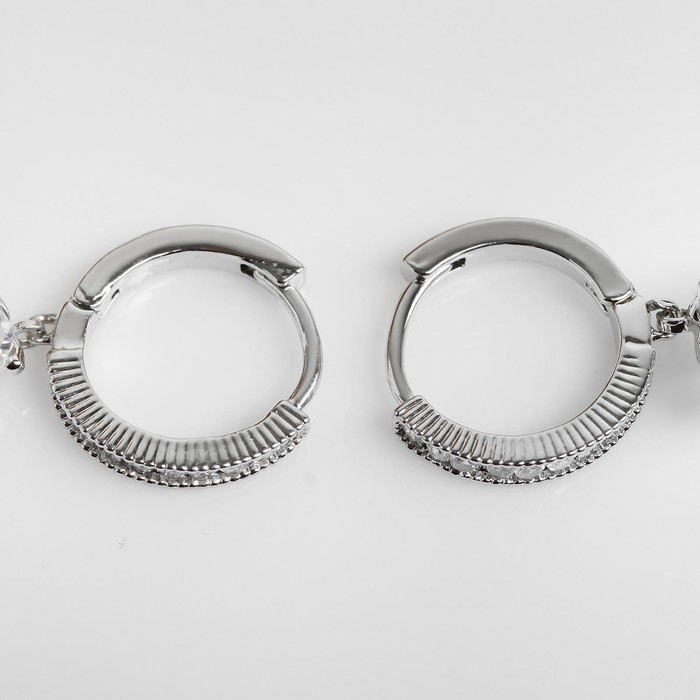 Серьги со стразами «Блум» полукруглое крепление, цвет белый в серебре Серьги со стразами «Блум» полукруглое крепление, цвет белый в серебре