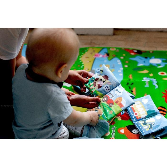 Книжка - шуршалка «Кто как говорит?» 11х11 см Книжка - шуршалка «Кто как говорит?» 11х11 см