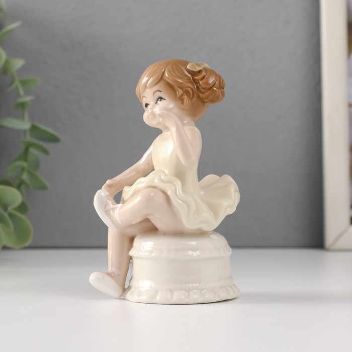 Сувенир керамика  Сувенир керамика "Малышка-балерина в жёлтом платье, на пуфике" 5,8х5,7х10 см