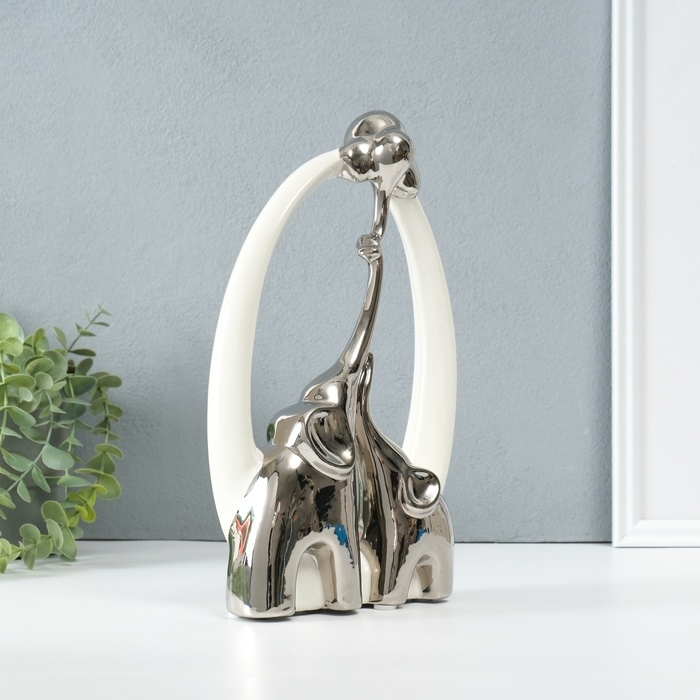 Сувенир керамика Сувенир керамика "Семья слонов. Овал" белый с серебром 6,5х17х28,5 см