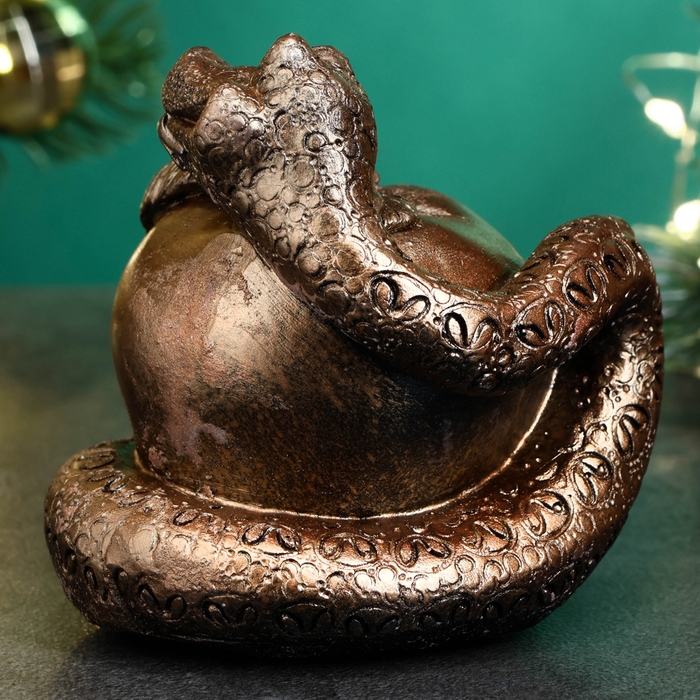 Новый год. Символ 2025. Фигура Новый год. Символ 2025. Фигура "Змея на яблоке" бронза, 8х7см