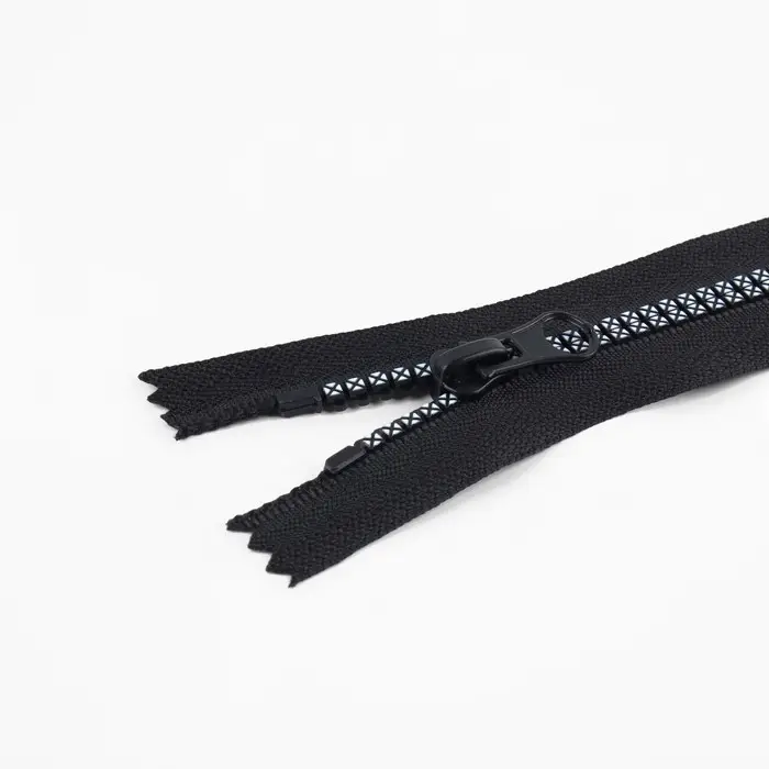 Молния «Трактор», №5, неразъёмная, замок автомат, 18 см, чёрная, белая Молния «Трактор», №5, неразъёмная, замок автомат, 18 см, чёрная, белая