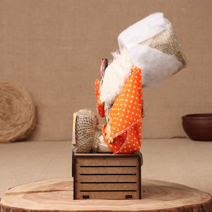 Оберег-домовой Оберег-домовой "Славуся в меховой шапке, на сундуке с шашлыком", 38х24х18 см, микс