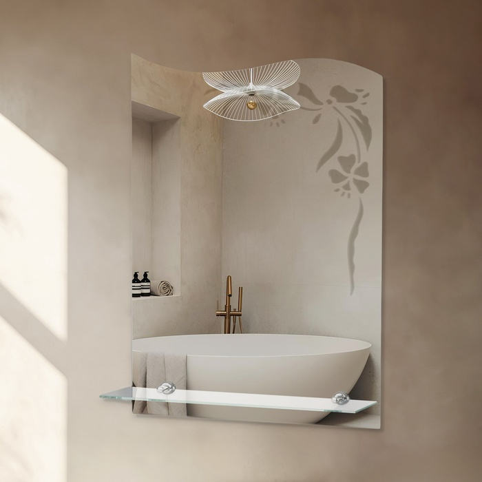 Зеркало, настенное, с пескоструйной графикой, с полкой 55х40 см Зеркало, настенное, с пескоструйной графикой, с полкой 55х40 см