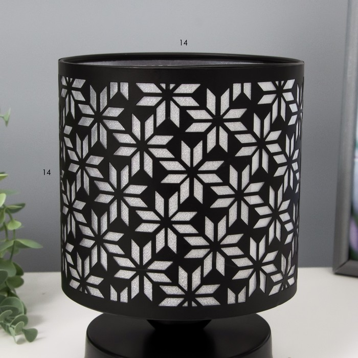 Светильник с выключателем  "Олеандр" 1хЕ27 40Вт черный 14,5х14,5х19,5 см RISALUX