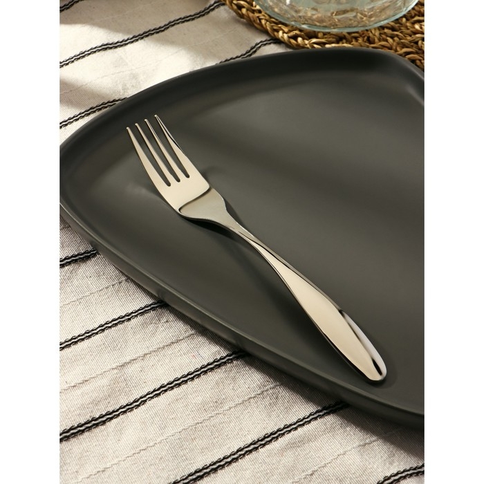 Вилка столовая из нержавеющей стали «Марио», h=20,5 см, цвет серебряный Вилка столовая из нержавеющей стали «Марио», h=20,5 см, цвет серебряный