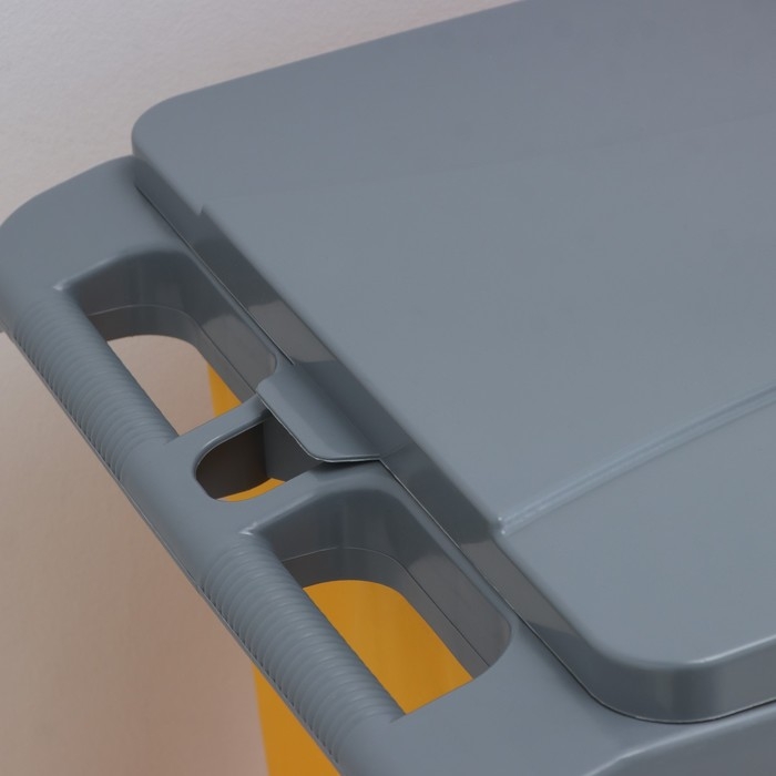 Многофункциональная тележка для клининга с вёдрами, отжимом и лотками, цвет серый