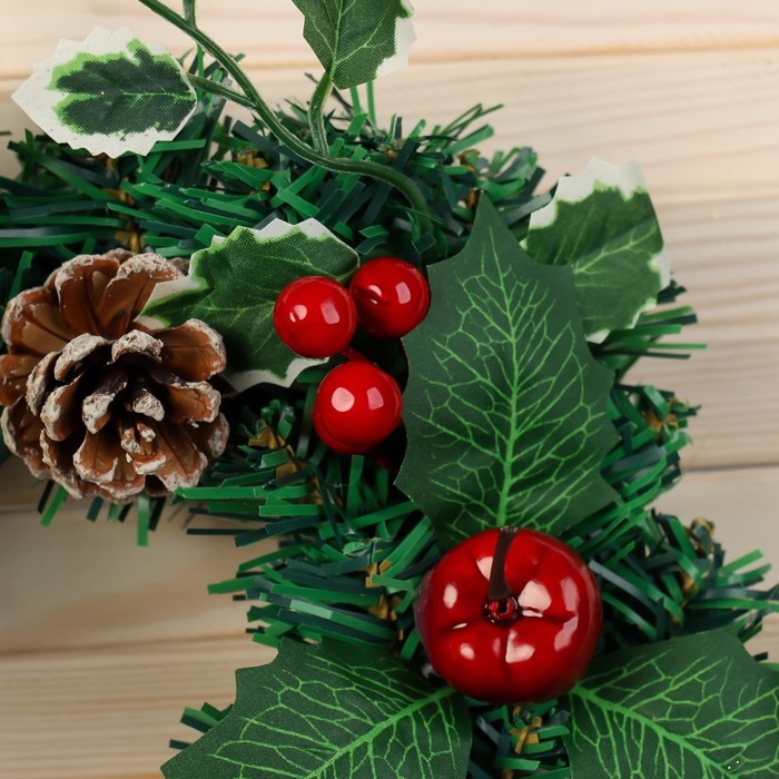 Венок новогодний d-30 см  Венок новогодний d-30 см "Лесной фестиваль" листья шишки веточки