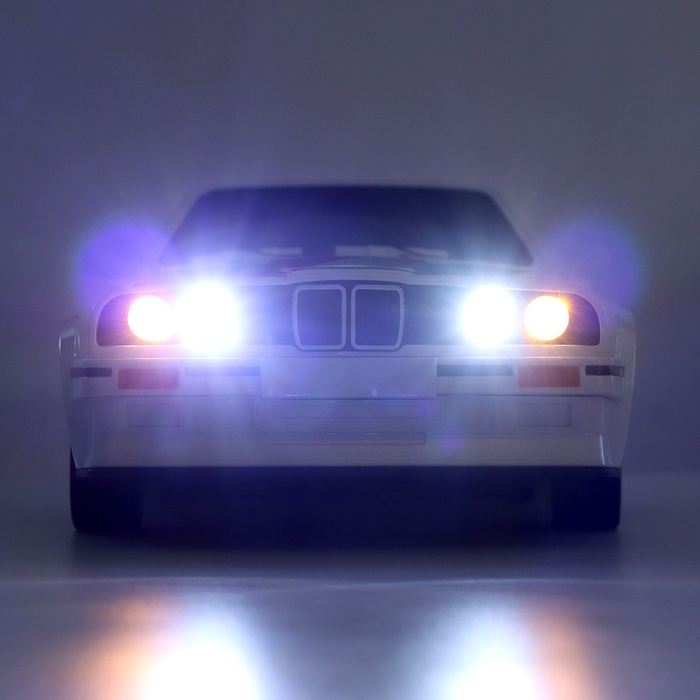 Машинка на пульте управления «Легенда Дрифта», радиоуправление, полный привод, 40 км/ч, 2 комплекта колёс, 1:16, цвет белый Машинка на пульте управления «Легенда Дрифта», радиоуправление, полный привод, 40 км/ч, 2 комплекта колёс, 1:16, цвет белый