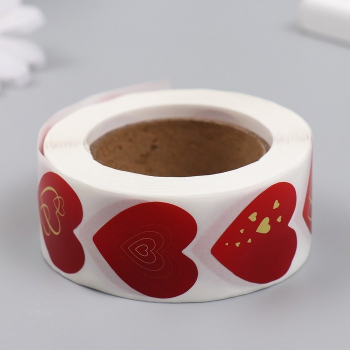 Наклейка бумага Наклейка бумага "Красные сердечки с золотом" d=2,5 см 500 шт в рулоне