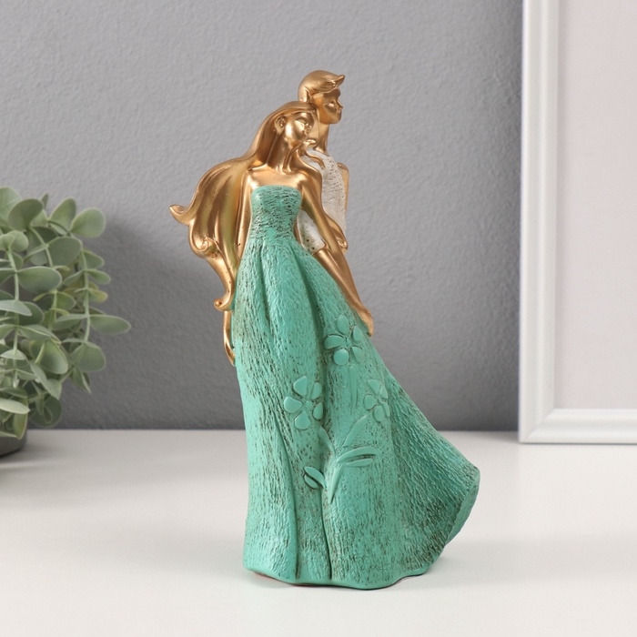 Сувенир полистоун  Сувенир полистоун "Пара держится за руки" бежево-зелёный 8х10х22 см