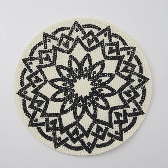 Салфетка сервировочная «Звезда», 38×38 см, цвет бело-чёрный