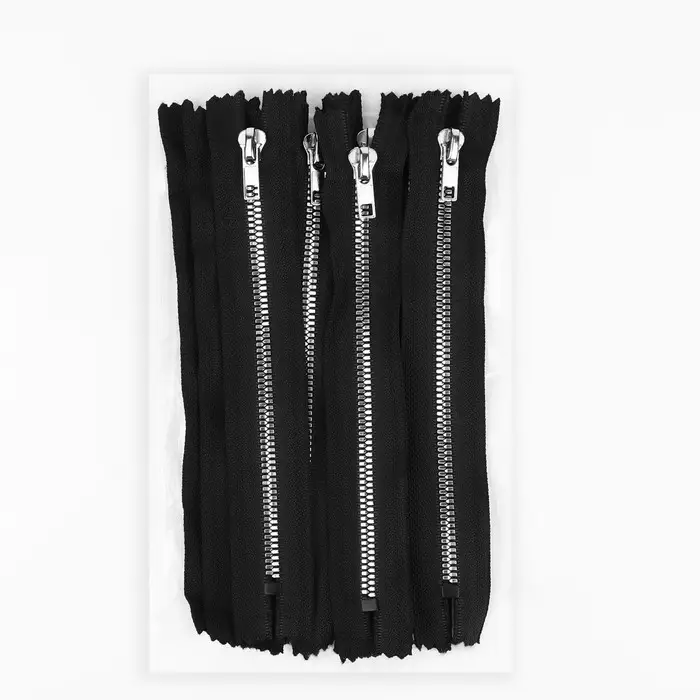 Молния «Трактор», №5, неразъёмная, декоративное звено «Акулий зуб», замок автомат, 18 см, чёрная