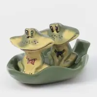 Набор для специй Кунгурская керамика &laquo;Лягушки&raquo;, 2 предмета на подставке: солонка, перечница, зелёная