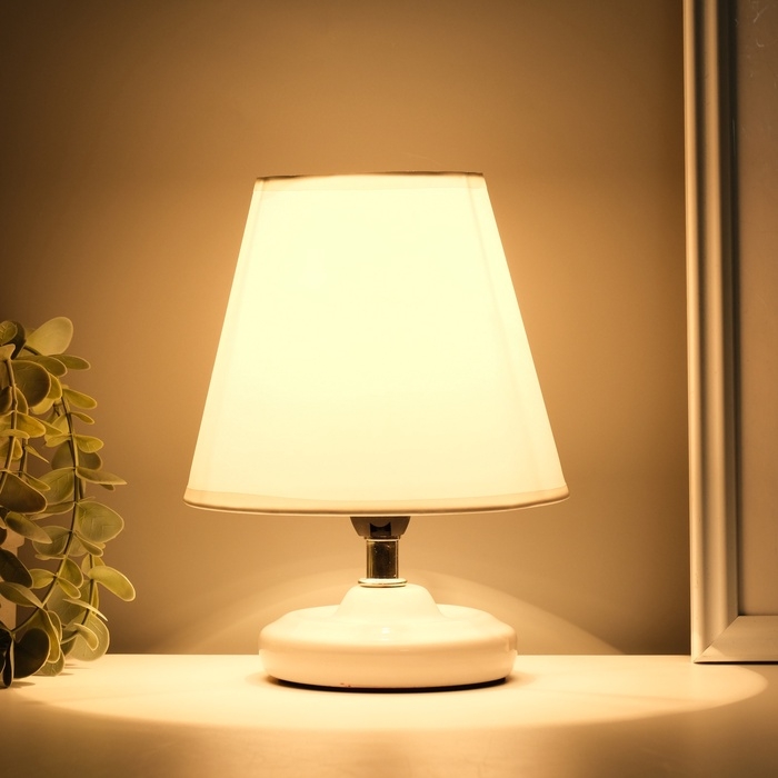 Лампа настольная Лампа настольная "Мини" 1х40Вт Е14 белый 15х15х20см МОДЕЛЬ: 3133993