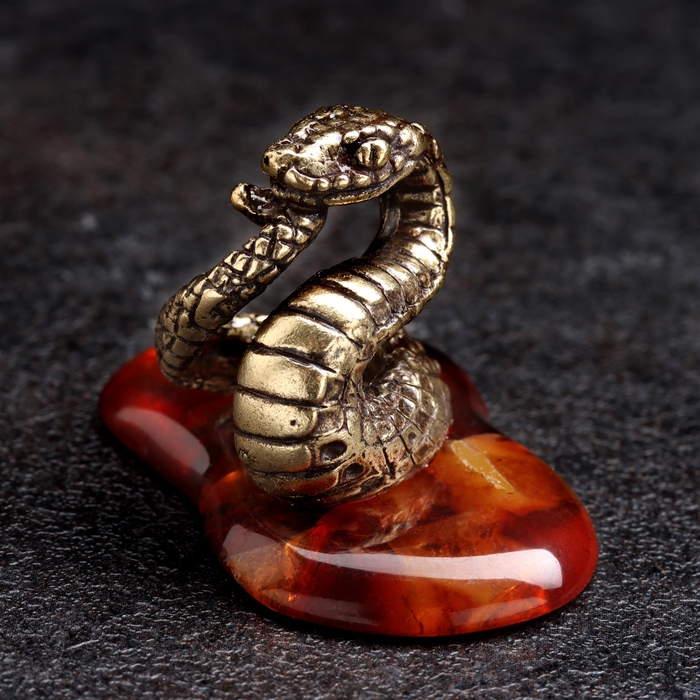 Сувенир символ года Сувенир символ года "Змея", латунь, янтарь