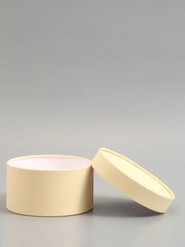 Подарочная коробка, сливочный, завальцованная без окна, 18 х 10 см