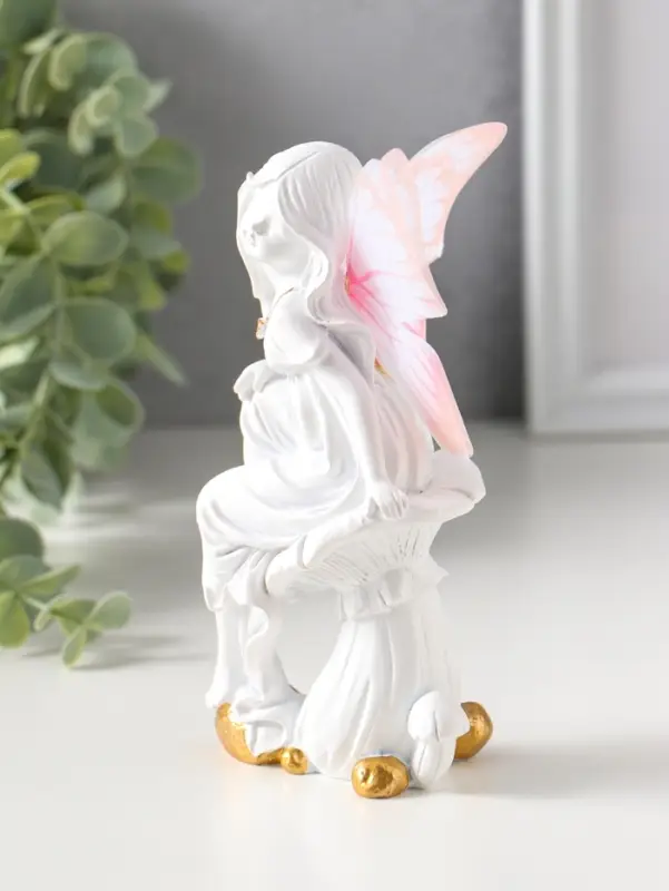 Сувенир полистоун "Девочка-бабочка на грибочке" белый 5,5х7х14,5 см