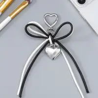 Брелок на карабине "Двойной бант с сердцем" бело-чёрный 14х9х1,5 см