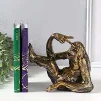 Держатель для книг полистоун "Шимпанзе показывает жест - победа" 19х10х16,5 см