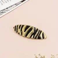 Заколка - автомат для волос QF &laquo;Филомена&raquo;, овал, 8.5 см, чёрно-золотая