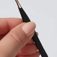Пинцет скошенный, узкий, 8.5 см, цвет чёрный, золотистый