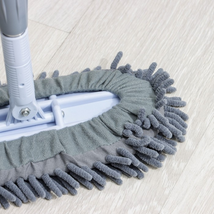 Швабра для мытья пола плоская гибкая Доляна, насадка из микрофибры букли 29×13 см, телескопическая стальная ручка 82(125) см, цвет серый Швабра для мытья пола плоская гибкая Доляна, насадка из микрофибры букли 29×13 см, телескопическая стальная ручка 82(125) см, цвет серый