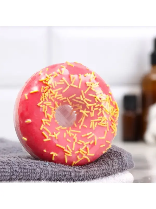Бомбочка для ванн Бомбочка для ванн "красный пончик с кокосовой посыпкой" 85 г