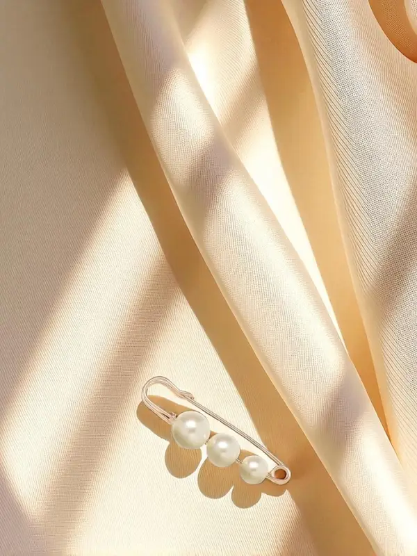 Булавка &laquo;Три жемчужины&raquo;, 6 см, белая в золоте