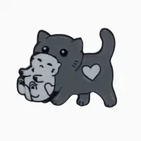 Значок &laquo;Кошка с котёнком&raquo;, серо-белый в чёрном металле