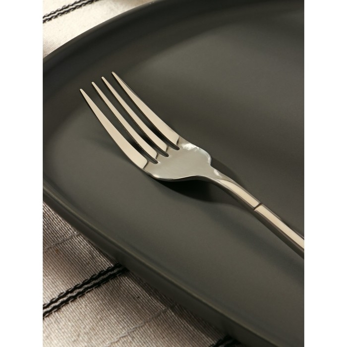 Вилка столовая из нержавеющей стали Magistro Line, h=21,5 см, цвет серебряный Вилка столовая из нержавеющей стали Magistro Line, h=21,5 см, цвет серебряный