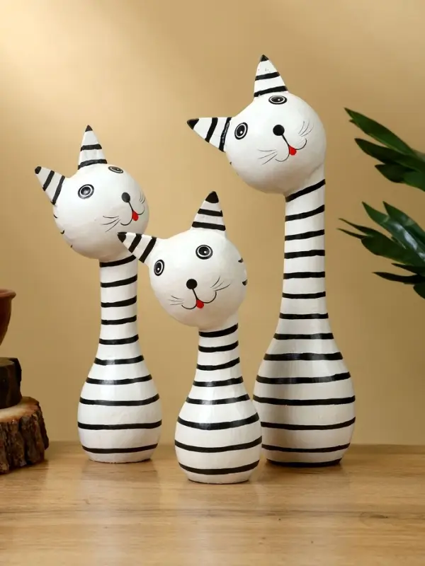 Набор сувенирный Набор сувенирный "Полосатые коты" дерево H 27, 22. 17 см, цв. бело-чёрный