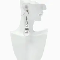 Бюст для украшений &laquo;Пол-лица&raquo;, мини, отверстие под серьгу, 6.6&times;6.8&times;11 см, белый