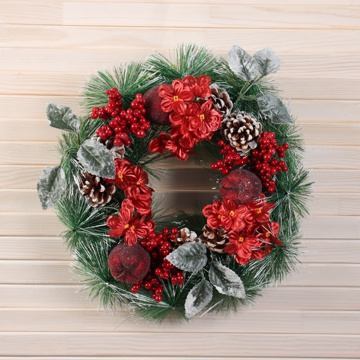 Венок новогодний d-30 см  Венок новогодний d-30 см "Лесной фестиваль" мелкие цветы листья