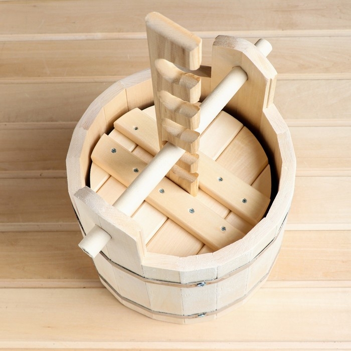 Кадка-бочка для засолки из липы, 10 л, с прижимным гнетом, нержавеющий обод Кадка-бочка для засолки из липы, 10 л, с прижимным гнетом, нержавеющий обод "Добропаровъ"