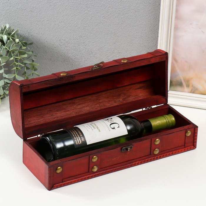 Шкатулка дерево под бутылку  Шкатулка дерево под бутылку "С заклёпками" красно-коричневая 11х34х12,8 см