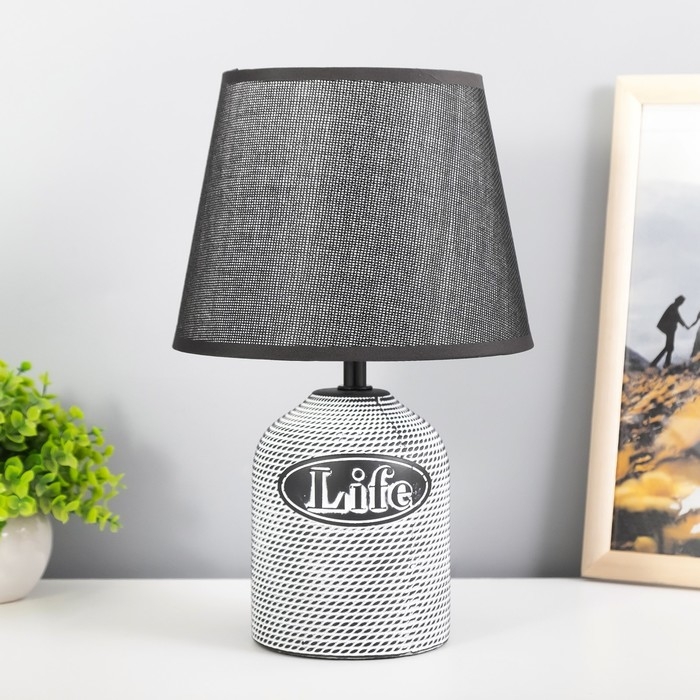 Настольная лампа Настольная лампа "Бенефит" E14 40Вт черный 20х20х31 см RISALUX