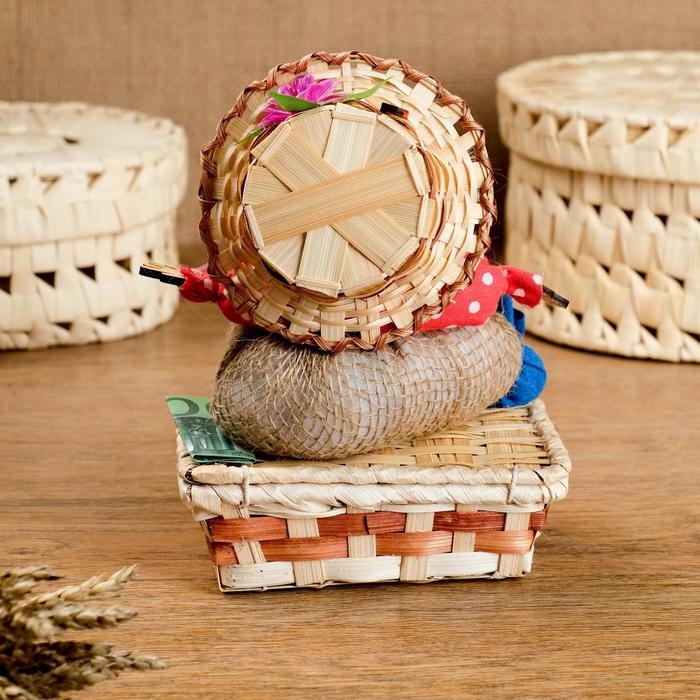 Оберег - шкатулка «Домовой», на сундучке, 12х17х19 см, микс Оберег - шкатулка «Домовой», на сундучке, 12х17х19 см, микс