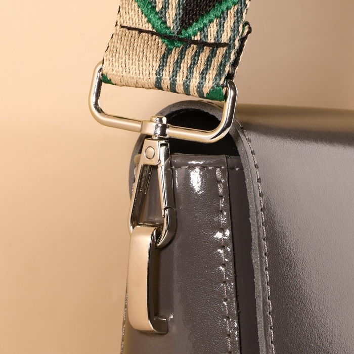 Ручка для сумки «Орнамент стрелки», стропа, с карабинами, 139 ± 3 × 3,8 см, цвет зелёный/чёрный Ручка для сумки «Орнамент стрелки», стропа, с карабинами, 139 ± 3 × 3,8 см, цвет зелёный/чёрный