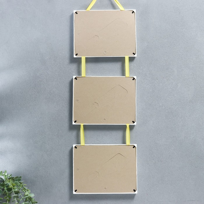 Фоторамка тройная на тесьме L-2 15х21 см белый (пластиковый экран) Фоторамка тройная на тесьме L-2 15х21 см белый (пластиковый экран)