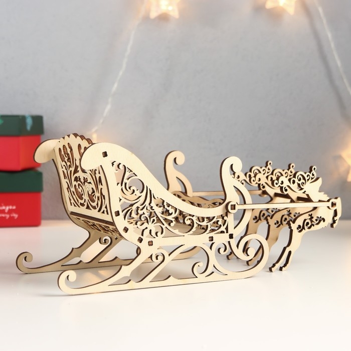 Сувенир  Сувенир "Сани" 18х10х11 см Олень 9,5 х 8 см (набор 12 деталей)