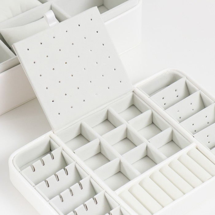 Шкатулка кожзам для украшений  Шкатулка кожзам для украшений "С пряжкой" белая 24х18,5х9 см