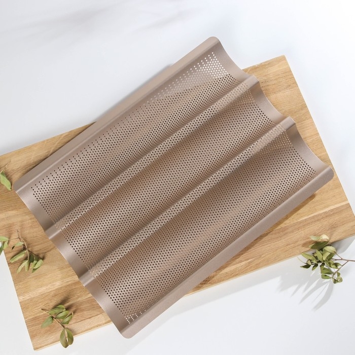 Форма для выпечки багетов Gold перфорированная, 38,5×28,5×3,5 см, антипригарное покрытие, цвет золотой Форма для выпечки багетов Gold перфорированная, 38,5×28,5×3,5 см, антипригарное покрытие, цвет золотой