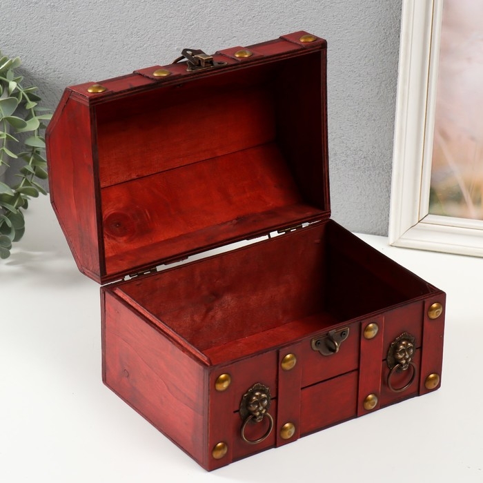Шкатулка сундучок дерево  Шкатулка сундучок дерево "Лев. С заклёпками" коричнево-красная 16х15,5х22 см