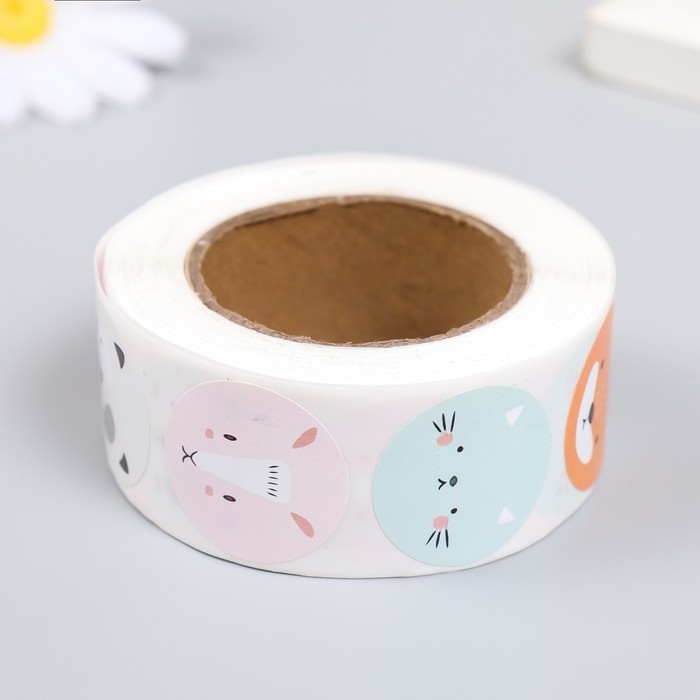 Наклейка бумага "Зверята - круглые мордочки" d=2,5 см 500 шт в рулоне 3х6,5х6,5 см