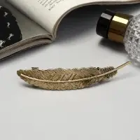 Заколка - автомат для волос &laquo;Либерти&raquo;, перо, 11 см, золото