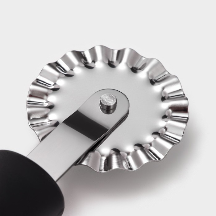 Нож для пиццы и теста Доляна «Чили», 18,5 см, цвет чёрный Нож для пиццы и теста Доляна «Чили», 18,5 см, цвет чёрный