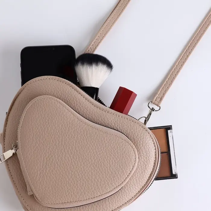 Сумка женская кросс-боди на молнии, в форме сердца, 20×5×16 см, бежевая Сумка женская кросс-боди на молнии, в форме сердца, 20×5×16 см, бежевая