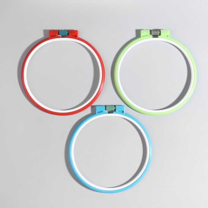 Набор для вышивания крестиком: канва без рисунка белая, 30×40 см, пяльцы d = 16 см, цвет МИКС Набор для вышивания крестиком: канва без рисунка белая, 30×40 см, пяльцы d = 16 см, цвет МИКС