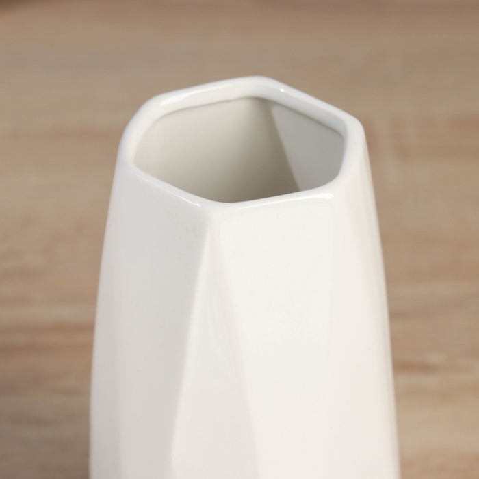 Керамическая ваза декоративная настольная «Герберт», для цветов, сухоцветов, d-6 см, 18.5×9 см, белый Керамическая ваза декоративная настольная «Герберт», для цветов, сухоцветов, d-6 см, 18.5×9 см, белый